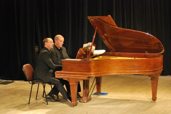 Концерт французского фортепианного дуэта: Марка Соле-Лериса и Фредерика Шовеля (Франция) в ДК Ясная Поляна (1)